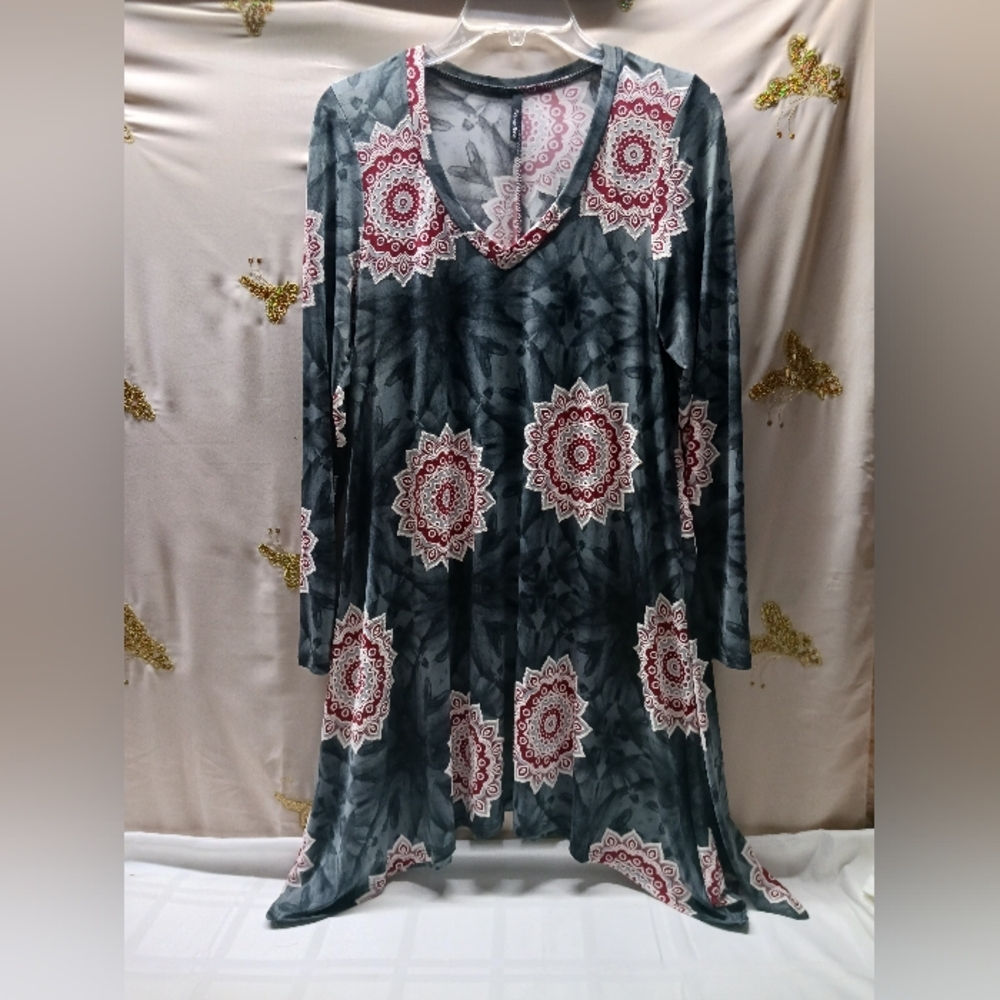 E.ma Rose Blouse Size L/ Long,pullover,long sleeve,flared bottom,stretch